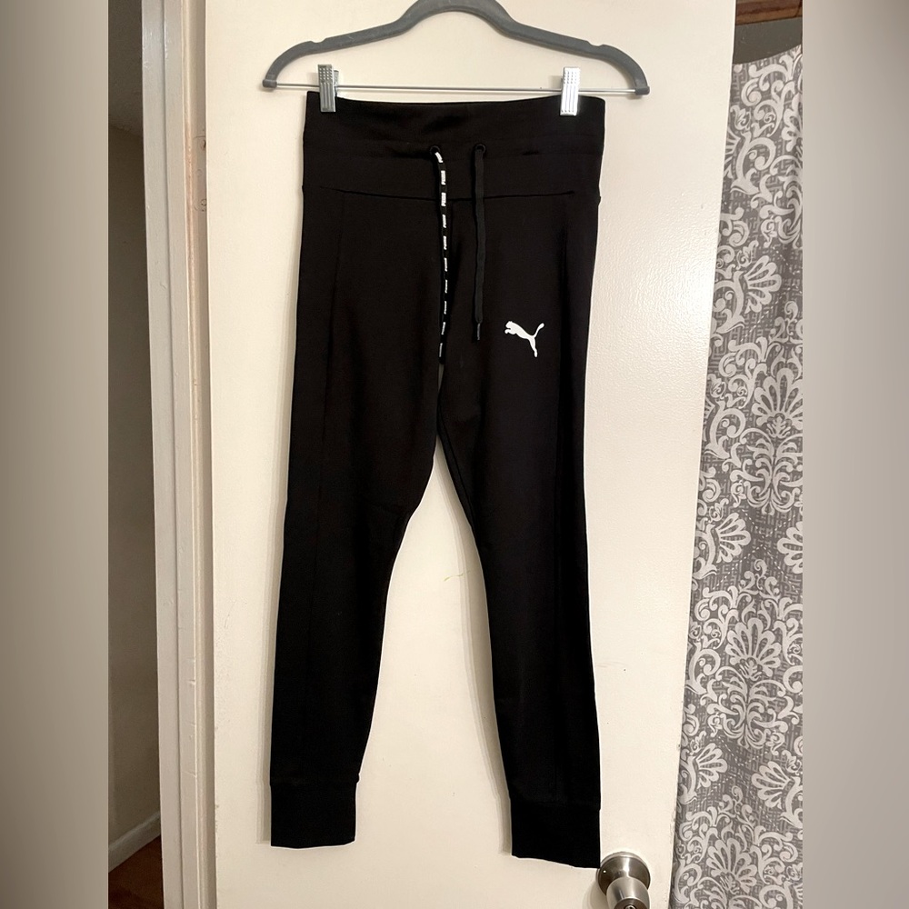 Puma Black/Noir joggers . Size Medium